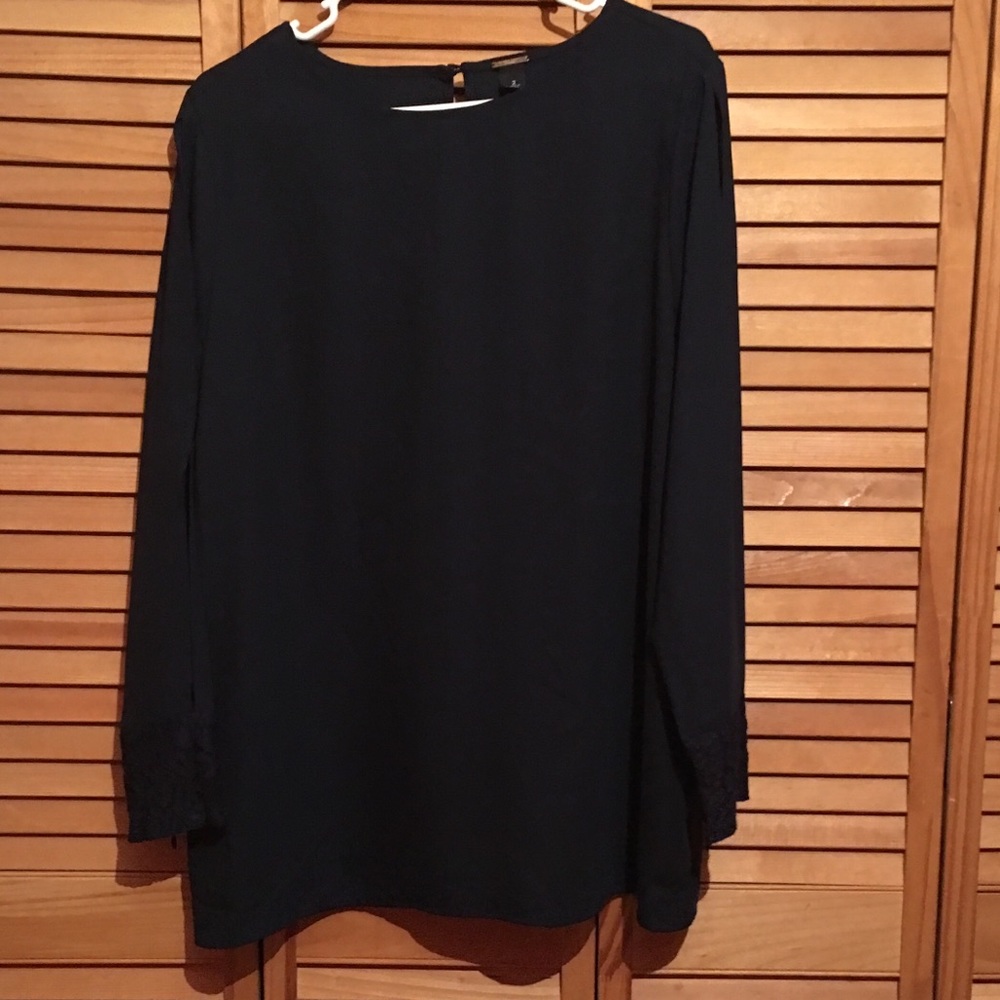 CHICO’S BLACK LABEL NAVY BLUE TOP